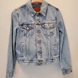 Levi's jean jacket in original blue medium wash color; lots of detail; Medium